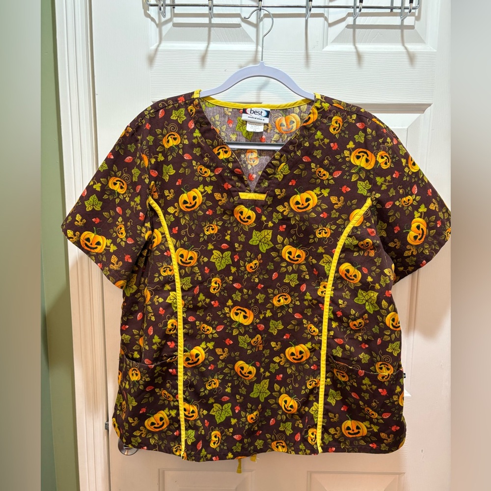 Plus women’s 2x Brown and Yellow Pumpkin Scrub top